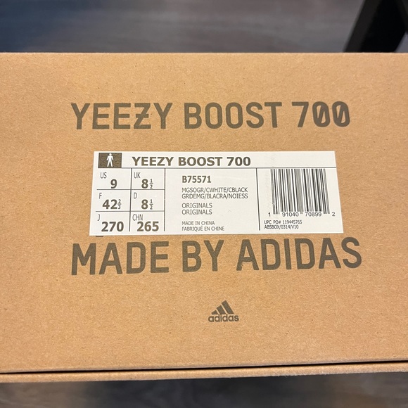 adidas Yeezy boots 700 - Picture 7 of 8